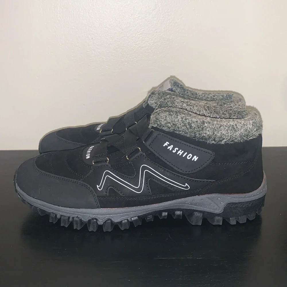 Faux Leather Fur Lined Unisex Snow Boots. Size 12 Men’s. Size 14 Women’s